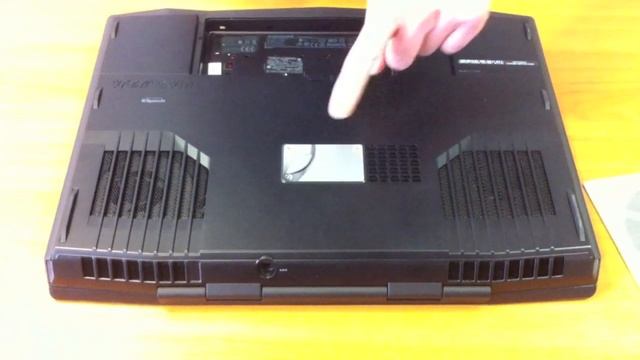 Alienware m17x Notebook | Unboxing | Hands on | German | deutsch смотреть онлайн