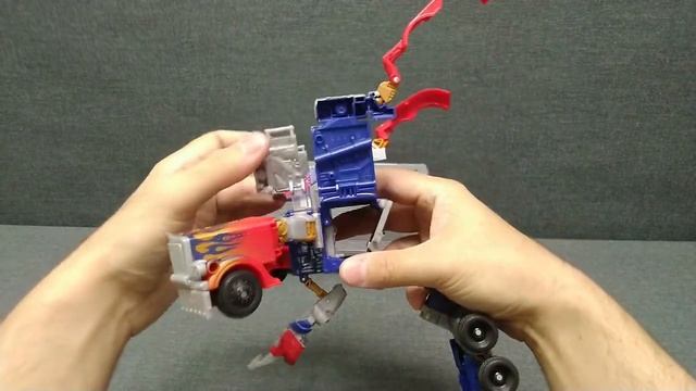 Обзор трансформера Optimus Prime - Ultimate class - MechTech - Dark of the Moon. Музей Р-ТФ. смотреть онлайн