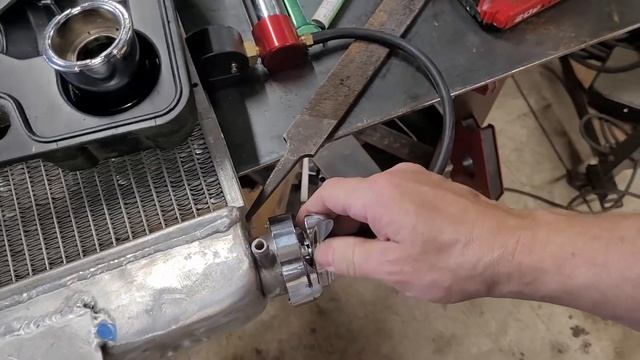 Cheap & Easy DIY Radiator Bench Pressure Test - Test Radiators Outside of a Vehicle. смотреть онлайн