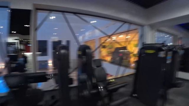 ДАНЬКА ПЕРВЫЙ РАЗ В СПОРТЗАЛЕ 💪😨 смотреть онлайн