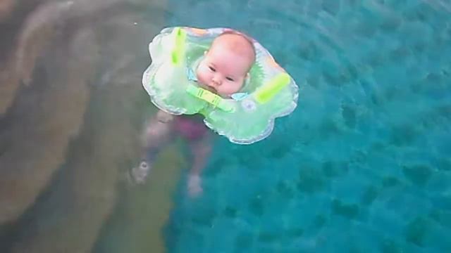 Newborn baby in the swimming pool | Анфиса купается смотреть онлайн