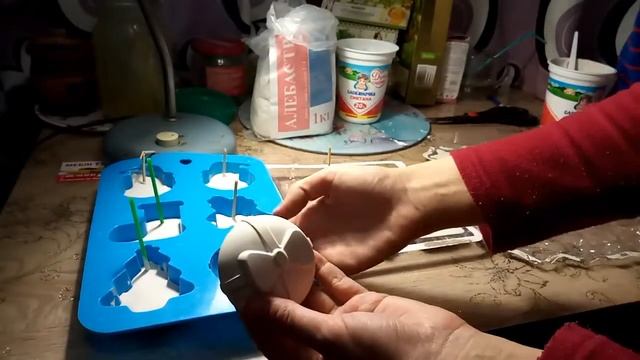 Новогодние игрушки из алебастра. Мастер-класс. Часть 1. Средний раствор, пропорции, сушка. смотреть онлайн