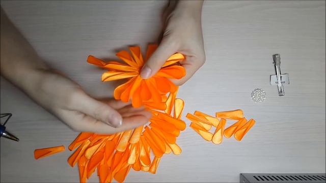 МК Канзаши. Цветы осени "Георгины". Заколки из лент. MK Kanzashi. Flowers of the autumn "Dahlias". смотреть онлайн