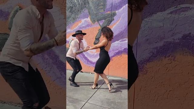 ATACA ALEMANA MALDITA SEA LA HORA BACHATA DANCE