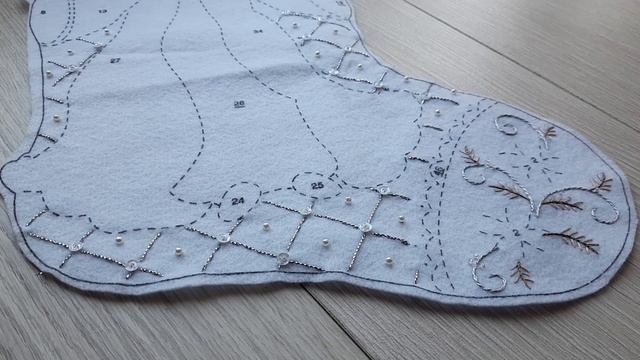 Фетровый сапог "Elegant Christmas Stocking" от Bucilla / Часть 1 смотреть онлайн