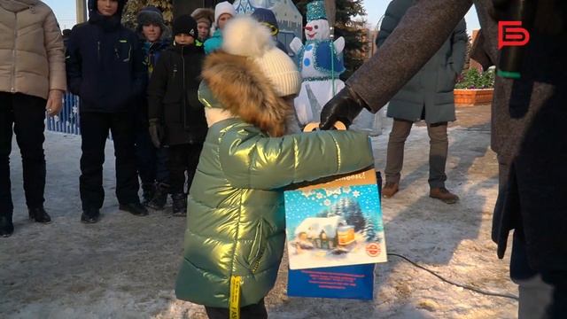 В 23 округе Белгорода в преддверии Нового года появилась живая 15-метровая ёлка смотреть онлайн