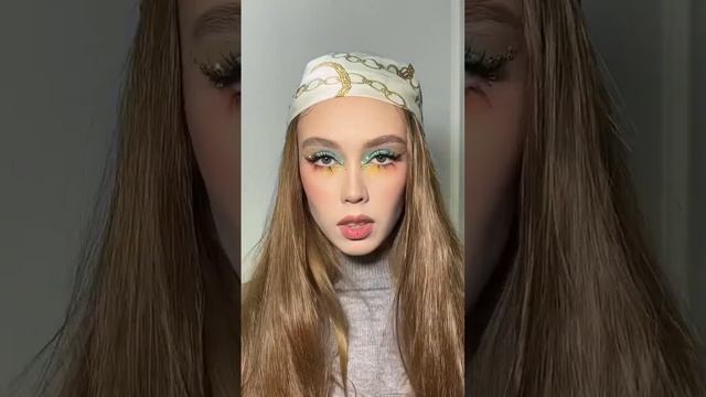 наклеила сто страз на лицо … смотреть онлайн