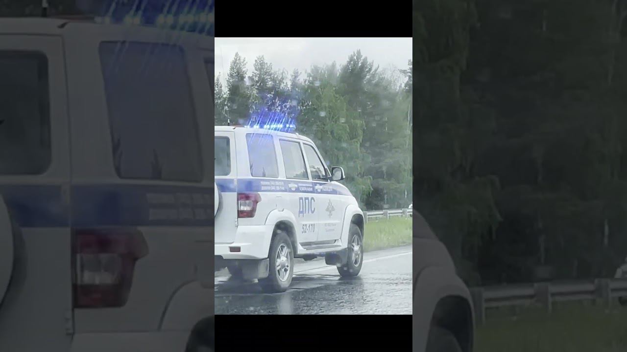 Родился в рубашке. ДТП легковушка залетела под фуру смотреть онлайн