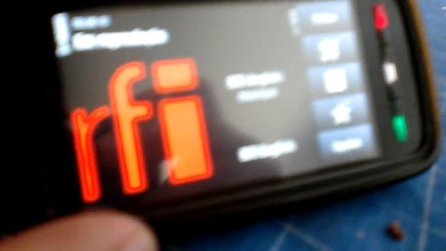 Ouvindo a RFI em um SmartPhone Nokia 5233 смотреть онлайн