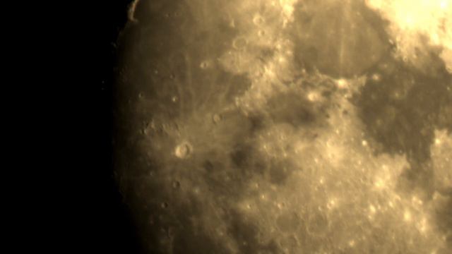 Der Mond vom 30.07.2020 durch ein Omegon 150/750 Teleskop смотреть онлайн