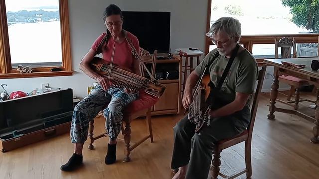 Nyckelharpa private living room concert in the early morning смотреть онлайн