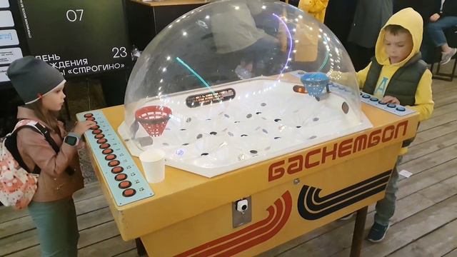 неДетская заруба в настольный баскетбол смотреть онлайн