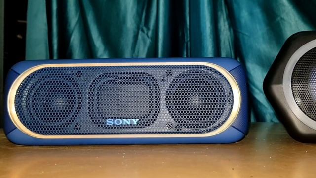 Sony SRS-XB30 VS F&D W40 BATTLEGROUND |SOUND COMPARISON|जानिए इनमें से कौन सा BT SPEAKER BEST है смотреть онлайн