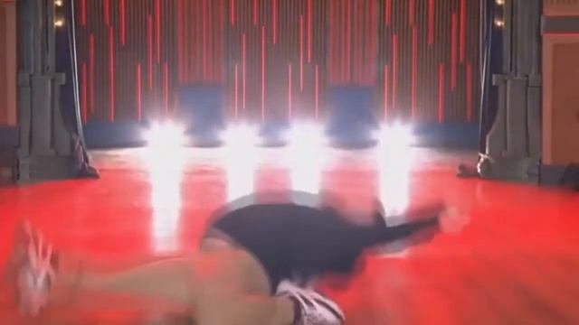 Пухляш танцует под разные песни смотреть онлайн