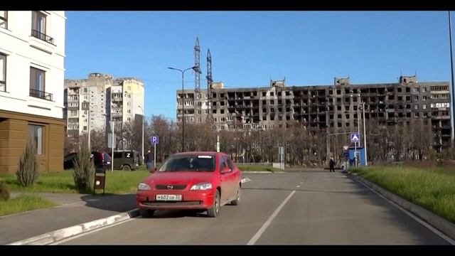 Мариуполь Новострои на фоне развалин.mp4 смотреть онлайн