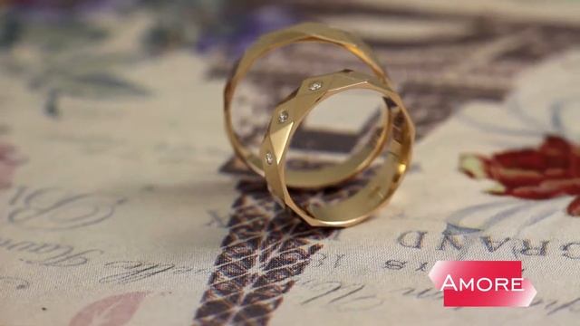 Обручальные кольца из красного золота с бриллиантами | Геометрический рисунок ромбов смотреть онлайн