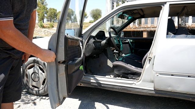 Mercedes Benz W124 - Door opening problems (not opening) DIY quick fix repair tutorial смотреть онлайн