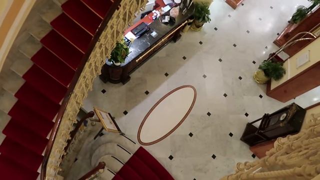 Рум Тур в Генуя МАМА боится спускаться по лестнице | ПУТЕШЕСТВУЕМ В ИТАЛИЮ С ДЕТЬМИ смотреть онлайн