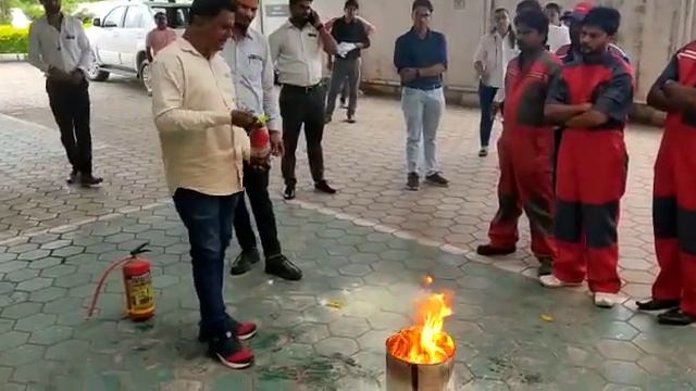 Toyota showroom Chhindwara fire training смотреть онлайн