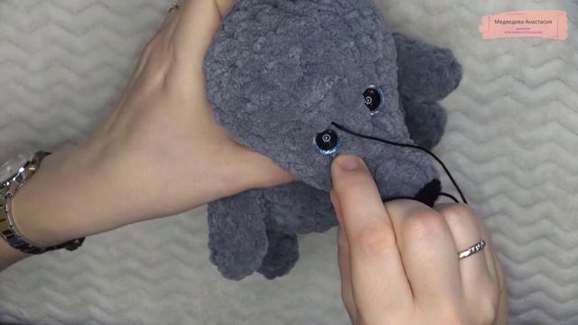 ? КАК ВСТАВИТЬ в игрушку ГЛАЗА на БЕЗОПАСНОМ креплении / УТЯНУТЬ ГЛАЗКИ у ВЯЗАНОЙ игрушки АМИГУРУМИ