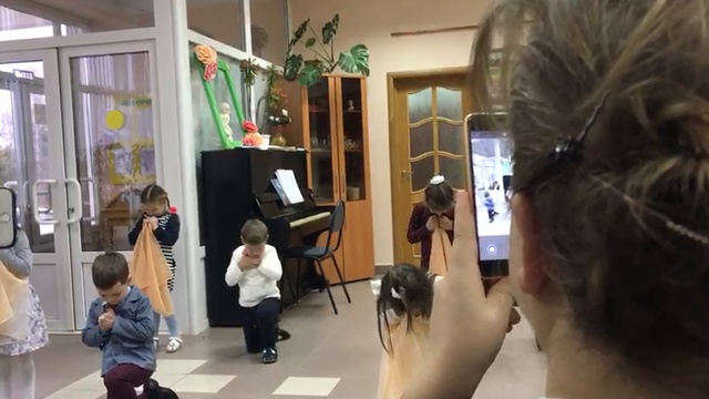 Праздник в музейно-выставочном центре "Очень мамочку люблю". смотреть онлайн