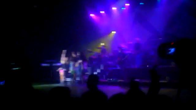 HILARY DUFF NO VIA FUNCHAL - 21/01/2008 смотреть онлайн