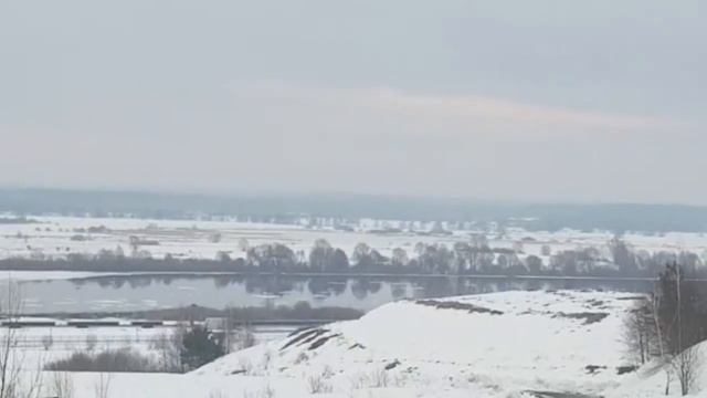 Ледоход на Оке начался на месяц раньше срока смотреть онлайн