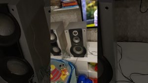 муз.центр Panasonic sa-vk950 слушать желательно в наушниках ?