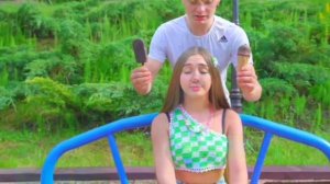 Клип с Дианой и Смайлом, песня «Я поднимаюсь над землёй»