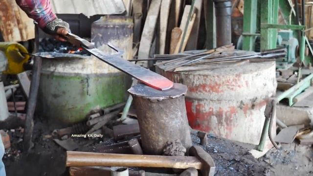 HOW TO TURN A CHAINSAW BAR INTO A VERY STRONG KNIFE WITH A VERY STRONG GUARD смотреть онлайн