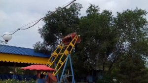 Головокружительный аттракцион «Экстрим» в Центральном парке культуры и отдыха города Орска.