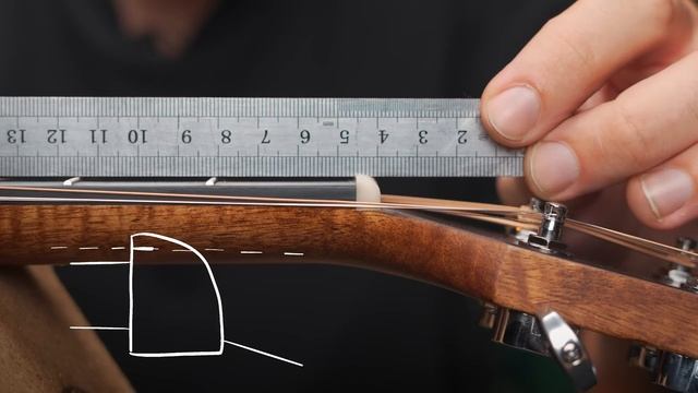 Как отстроить акустическую гитару дома. Делаем струны низко без дребезга | MuzClass