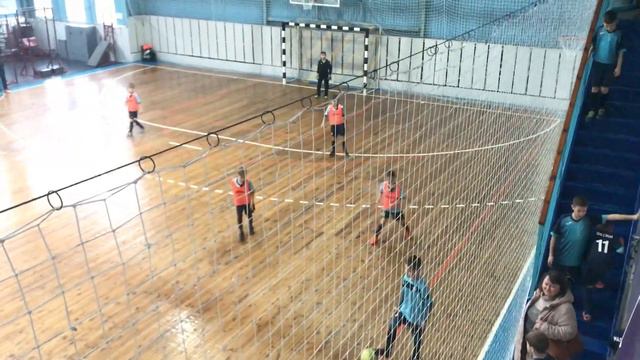 Фаворит Борисполь-Рятувальник Ромны 2:1 2 Тайм. смотреть онлайн