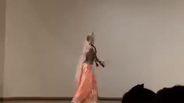 Узундере Азербайджанский национальный танец.
Uzundere Аzerbaijani Dance 
By Tarana Muradova