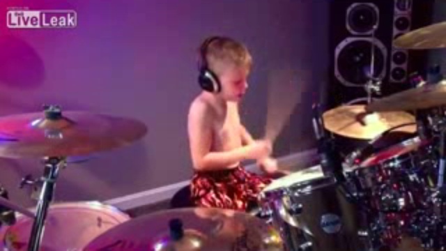 Маленький барабанщик смотреть онлайн