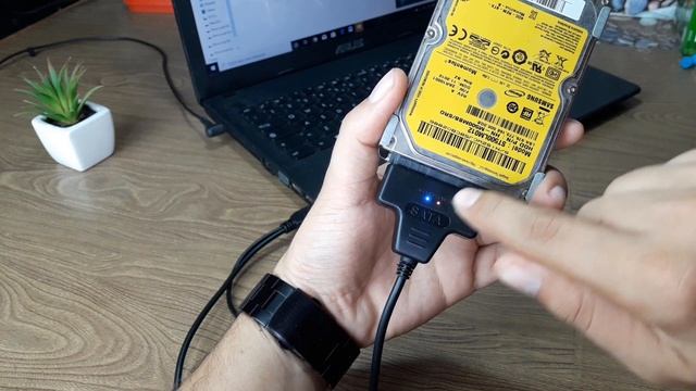 ? Como usar Cabo Adaptador HD/SSD 2.5 SATA ⁞ com dois Plugues USB 2.0 ( PT - BR ) смотреть онлайн