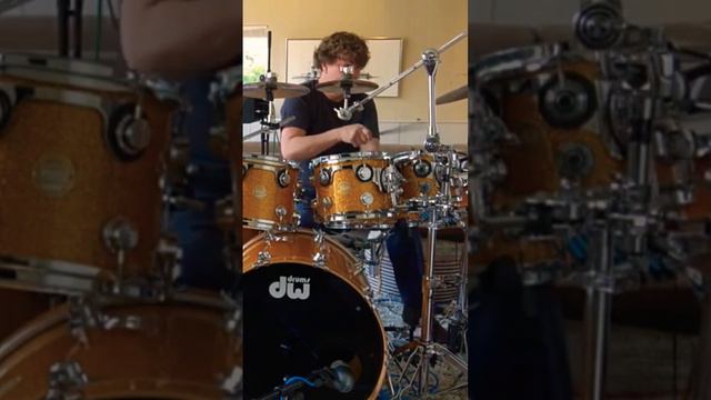 Groovin' with the band on DW collectors series burnt orange glass drums смотреть онлайн