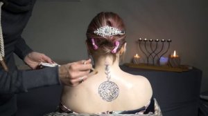Гипнотизирующее расчесывание волос и массаж спины АСМР