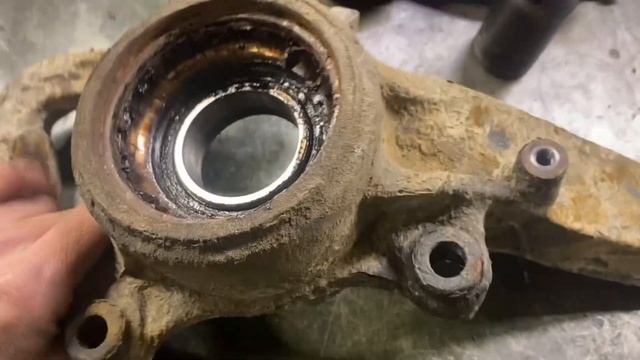 7L/T1 Touareg front wheel bearing replacement смотреть онлайн