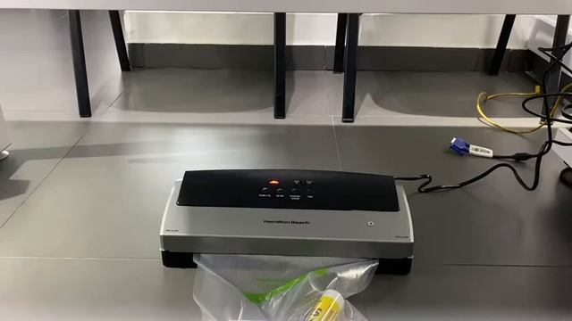 Proceso de sellado con Sellador Nutrifresh Hamilton Beach 78214 смотреть онлайн