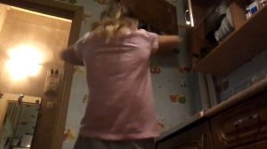 Девочка станцевала тверк , лучше всех