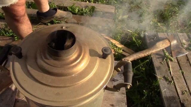 Самовар на дровах из СССР. Как растопить самовар на дровах, углях. Завариваем чай из самовара. смотреть онлайн