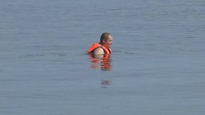 Проверка спасательного жилета на плавучесть