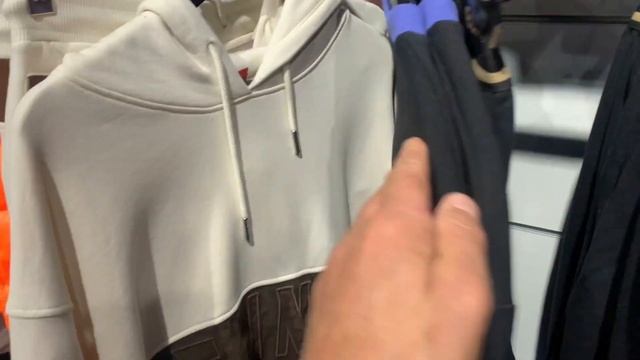 Скидки на брендовые вещи премиум-класса в ТЦ Deepo Outlet. Шопинг в Анталии. смотреть онлайн