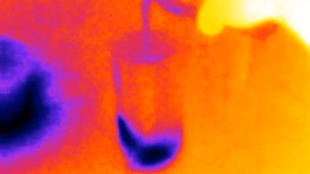 Seek Thermal Camera - Pouring Soda into a Glass смотреть онлайн