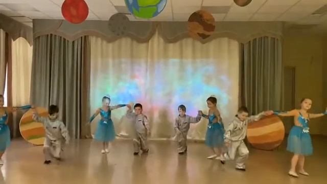 Танцевальная композиция "Трава у дома" смотреть онлайн