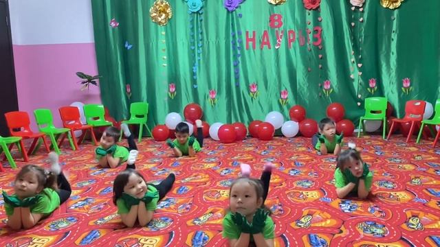 Grasy frog. Танец лягушек. Бақа биі. Frog dance смотреть онлайн