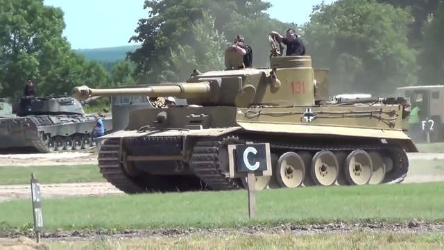 Танк Тигр запуск и движение