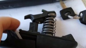 Ремонт (сборка) ручки двери на "Мерседес Вито 638", из двух ручек.