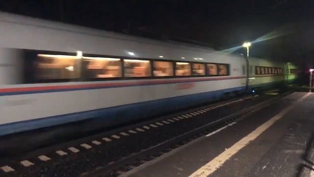 ? Высокоскоростной поезд 